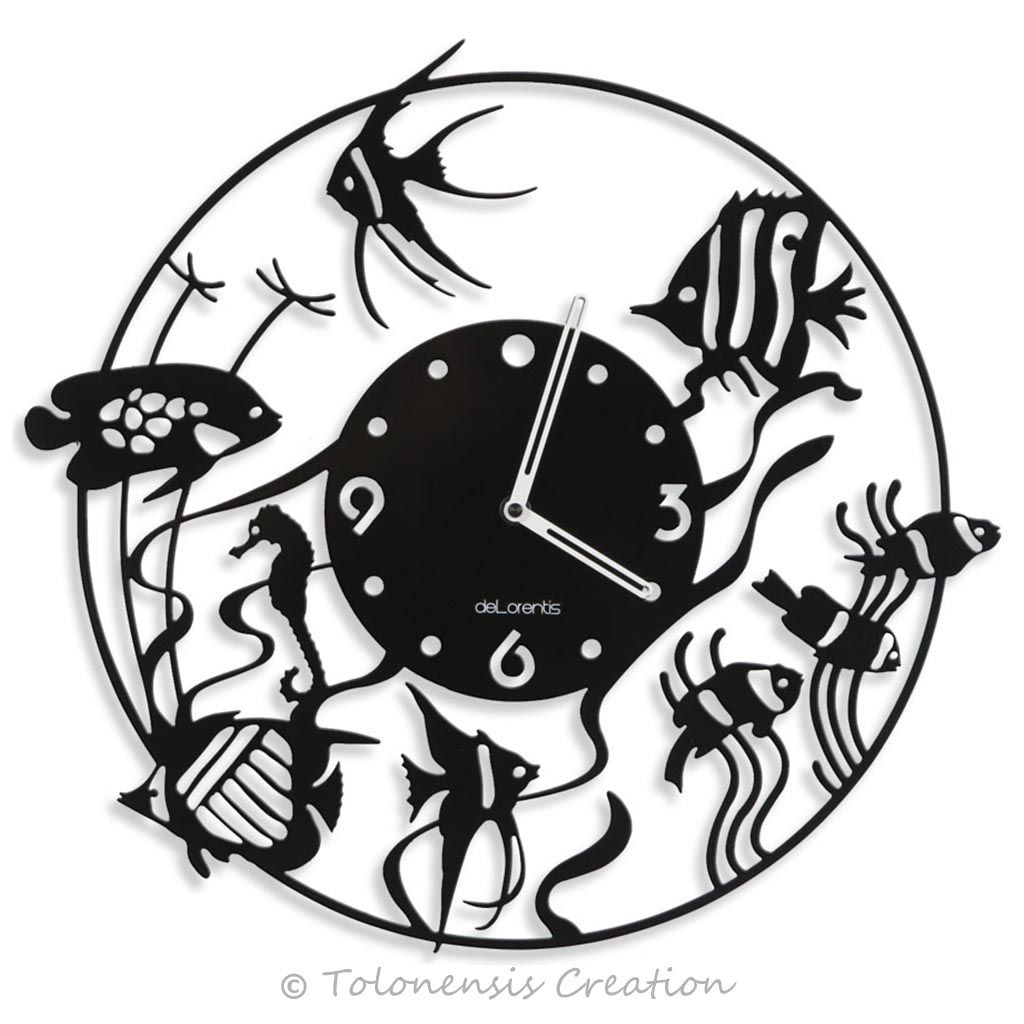 Zegar ścienny Atol z rybą wykonany ze stali ciętej laserowo. Matowa czarna farba malowana proszkowo