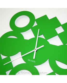Piękny zegar Kółko i krzyżyk inspirowany grafiką z gry o tej samej nazwie. Nowoczesna kreacja z laserowo ciętej stali do persona