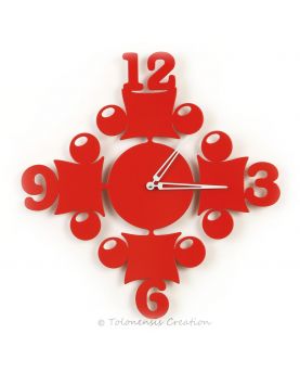 Horloge rouge Circus de dimension 40 cm. Mise en peinture par thermolaquage sur un support en acier découpé laser.