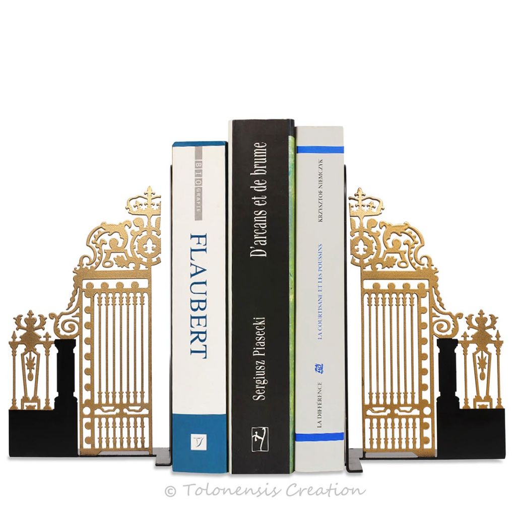 Coppia di fermalibri provenienti dal Reggia di Versailles. Altezza 19 cm. Acciaio tagliato al laser.
