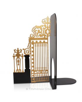 The astonishing bookend gate of the palace of Versailles left model. Colours black and gold. Height 19 cm.