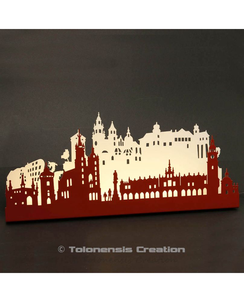 Lámpara LED de Cracovia iluminada a primera hora de la tarde. Ancho 50 cm