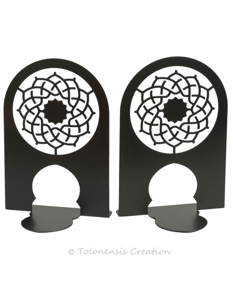 Fermalibri in stile arabesco orientale. Altezza 22 cm. Acciaio tagliato al laser