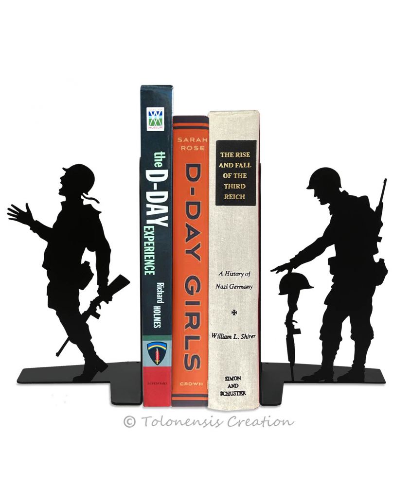 Pair of bookends American GIs and D-Day in Normandy. Height 19 cm. French Design