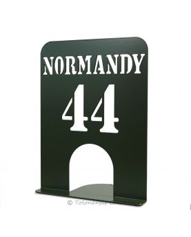 Serre-livres Normandy 44. Création en métal par découpe laser. Hauteur 22 cm.