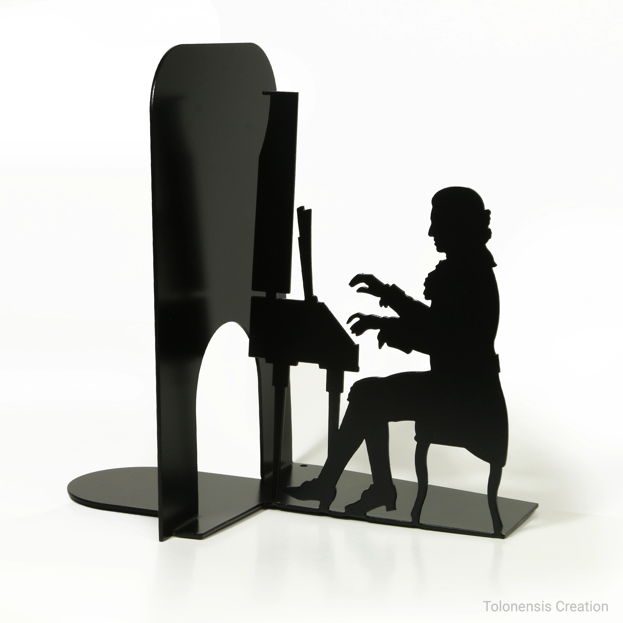 モーツァルトをモチーフにしたマットブラックのメタル製ブックエンド（トロネンシス・クリエーション）