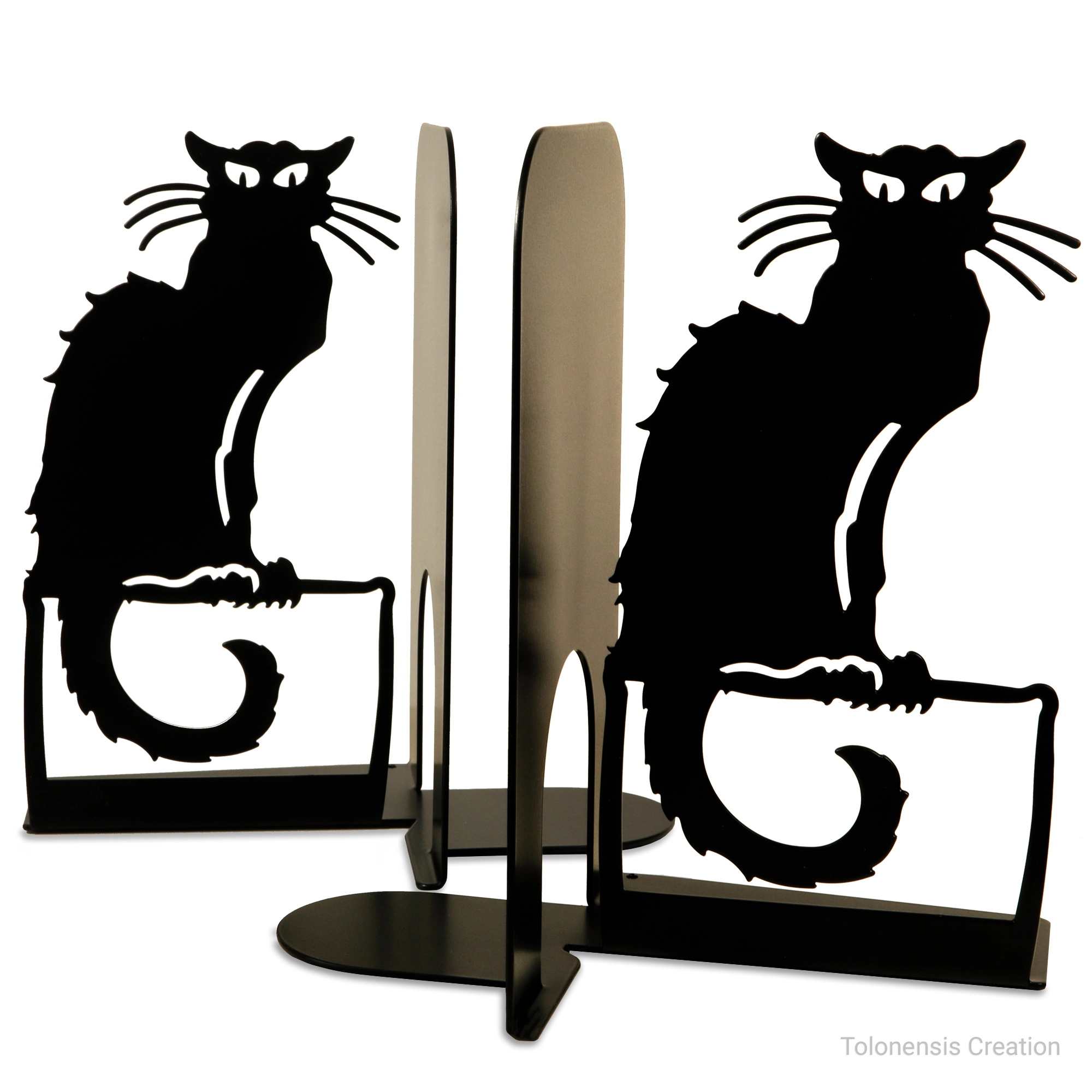 Ensemble de serre-livres Cabaret Le Chat Noir de Montmartre à Paris, création en acier noir mat découpé au laser par Tolonensis Creation. Hommage au célèbre cabaret parisien et à l’affiche de Steinlen.